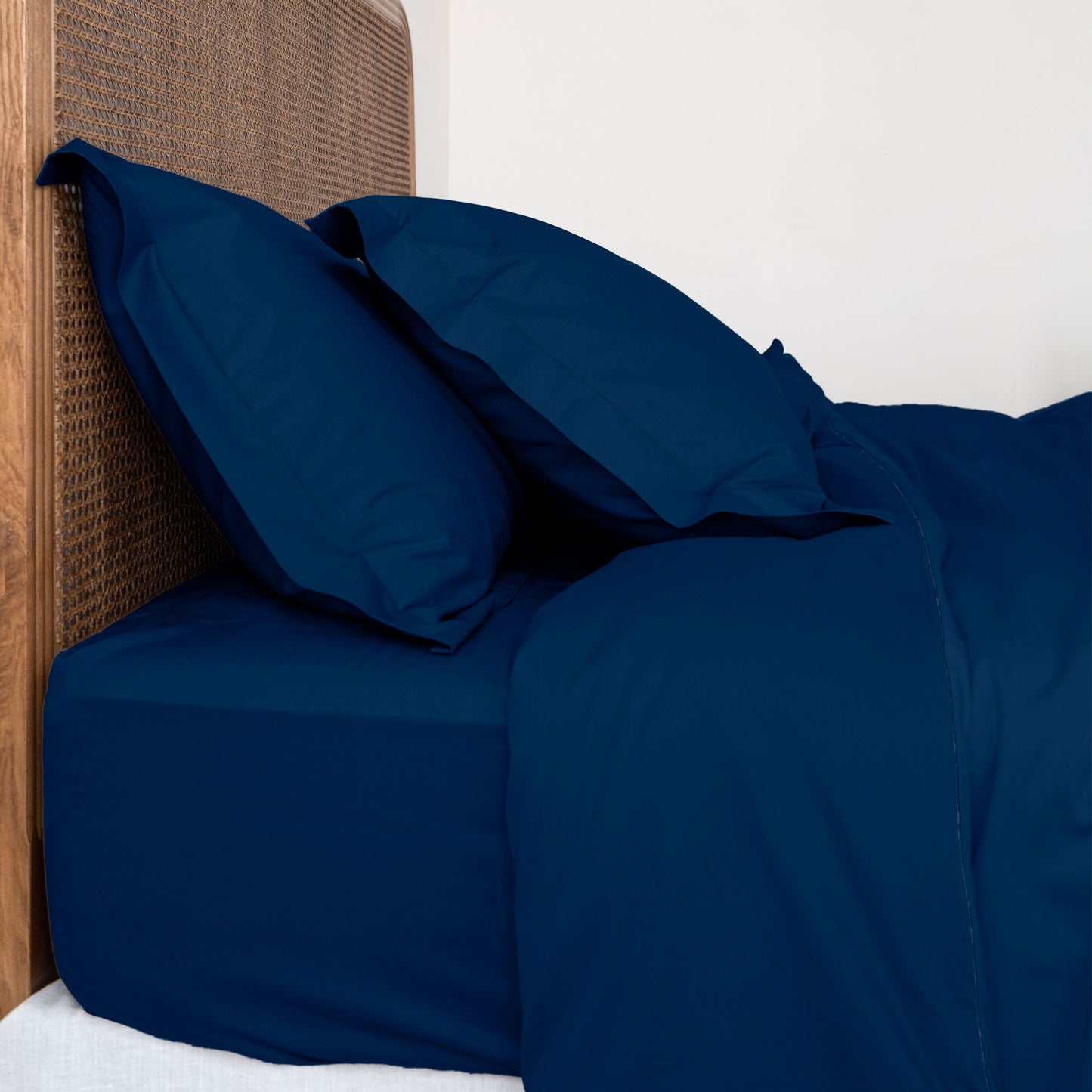 Satininio pynimo patalynės komplektas – tamsios spalvos