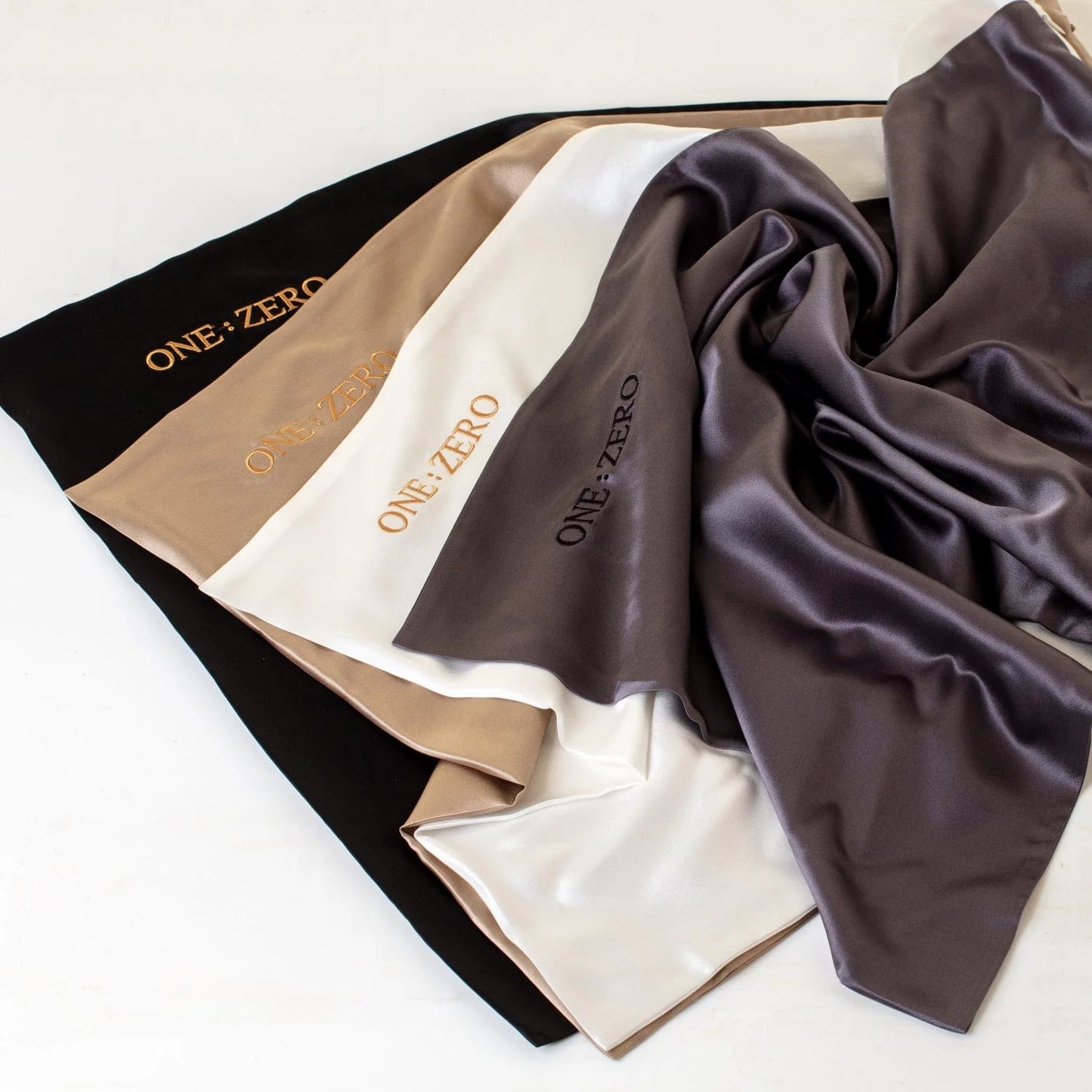 ONEZERO 100 % Mulberry Silk pagalvės užvalkalu